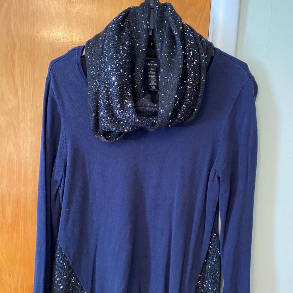 Style and Company navy/sparkly shark bite top